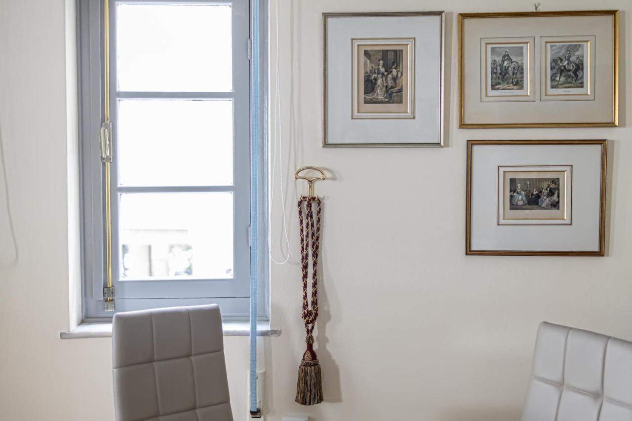Ideal 4 Bdr Apartment In Plaka For 10! アテネ エクステリア 写真