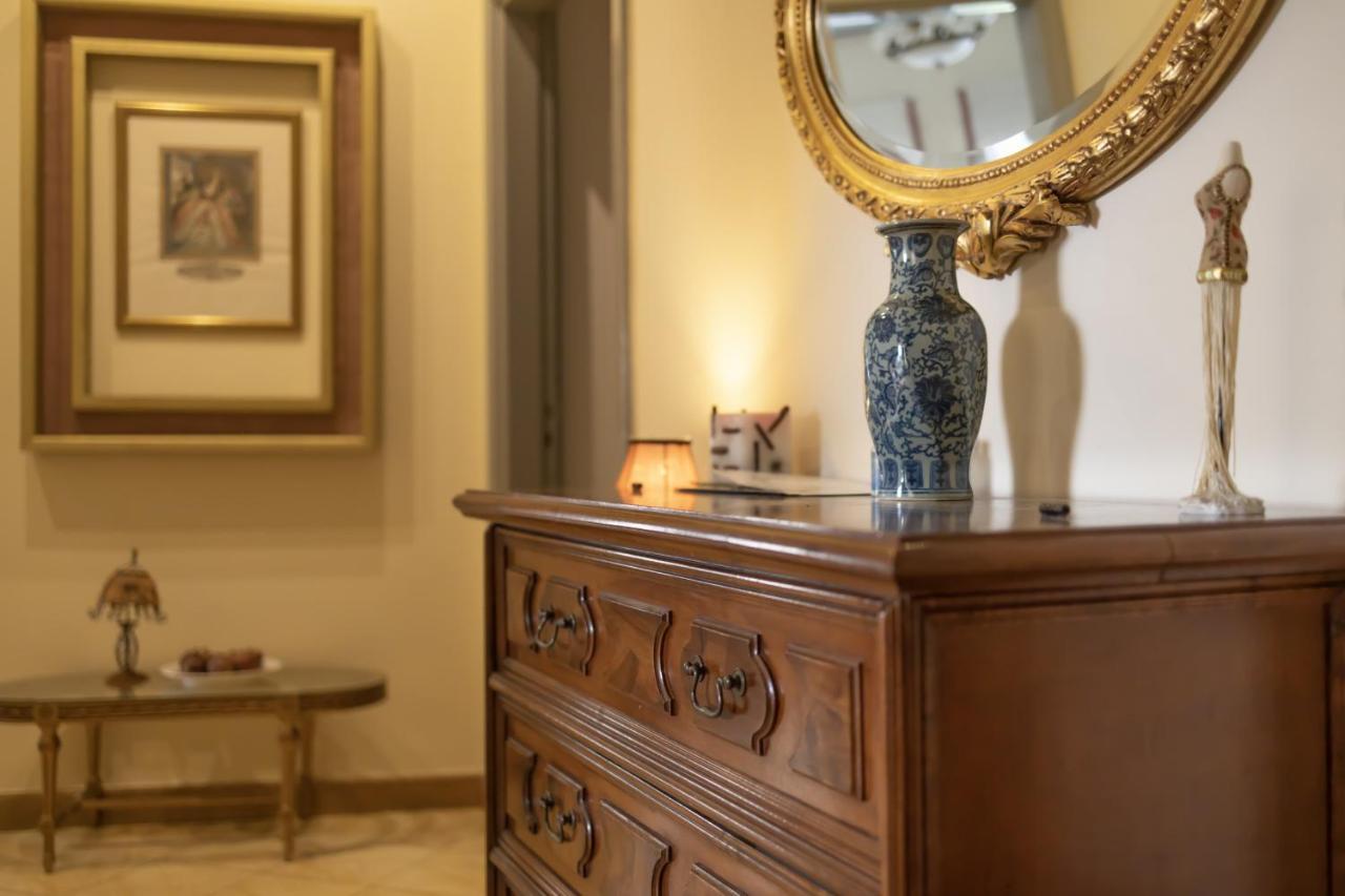 Ideal 4 Bdr Apartment In Plaka For 10! アテネ エクステリア 写真