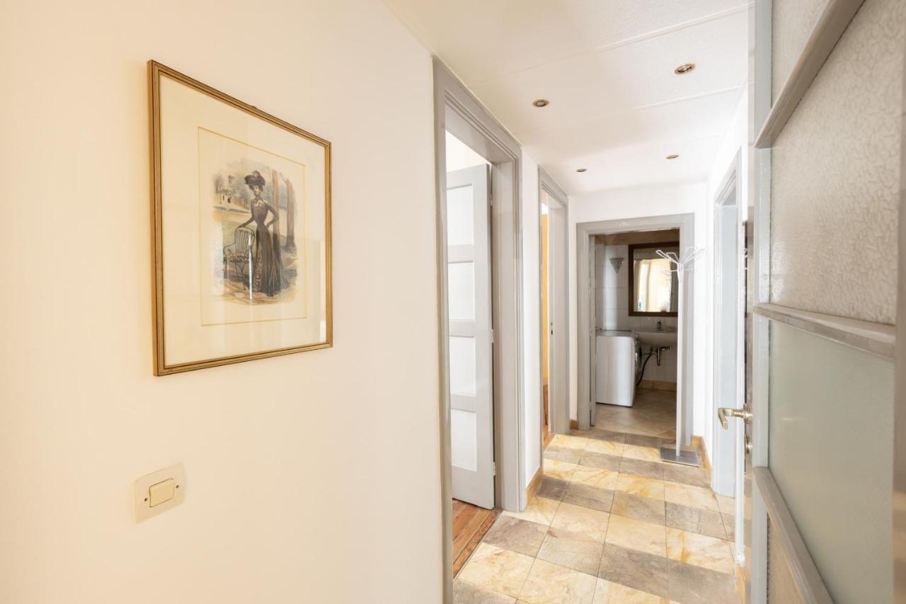 Ideal 4 Bdr Apartment In Plaka For 10! アテネ エクステリア 写真